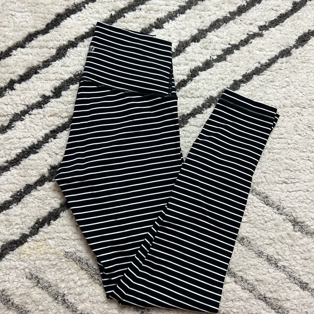 Lululemon Wunder Under 25” Leggings - black white stripes